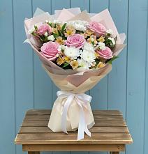 Букет цветов из:  Гвоздики, Орхидеи и Розы #REPLACE_PRED# Глазуновке