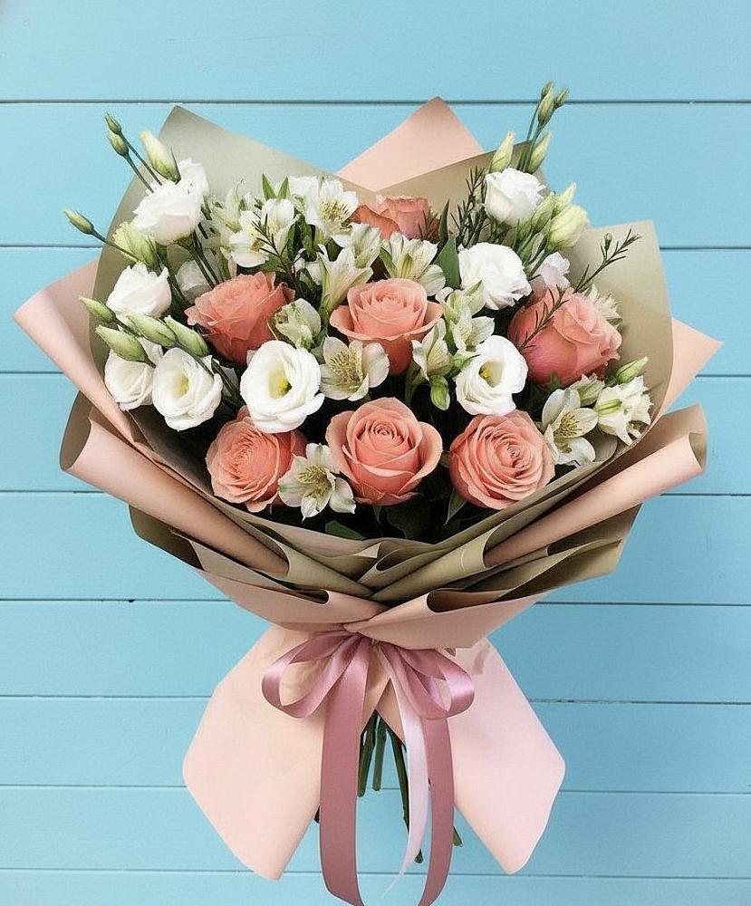 Букет цветов из: Розы, Альстромерии и Лизиантусы в Глазуновке